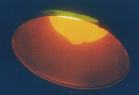 seltsame orange lampe